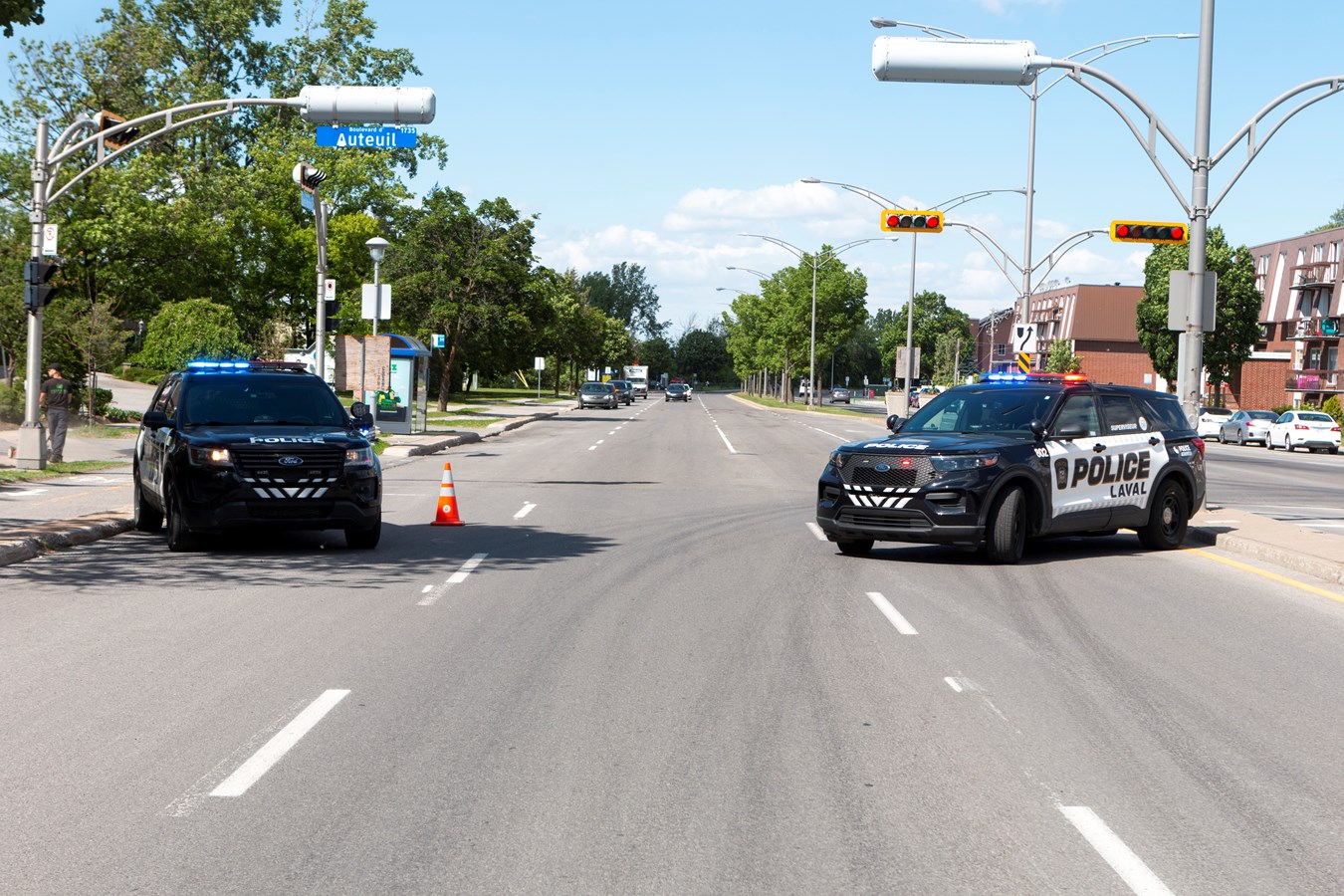 Les policiers de Laval ont remis la somme de 35 000 $ à l’occasion du 35e Téléthon d’Opération Enfant Soleil 
