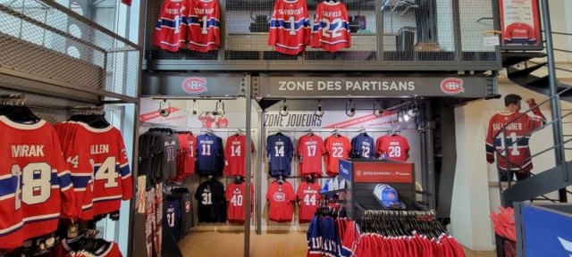 Présentoirs, mannequins, et espaces de vente captivants et fonctionnels