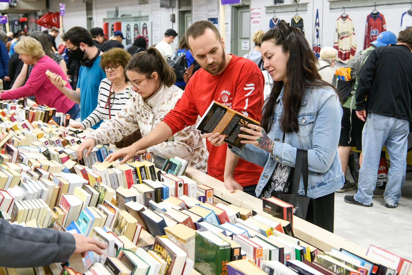 Bibliovente 2024 des Bibliothèques de Laval à la Place Bell