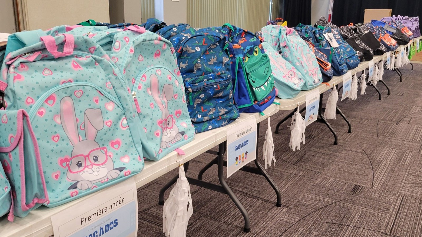 Regroupement partage offre à 150 enfants de Laval des fournitures scolaires