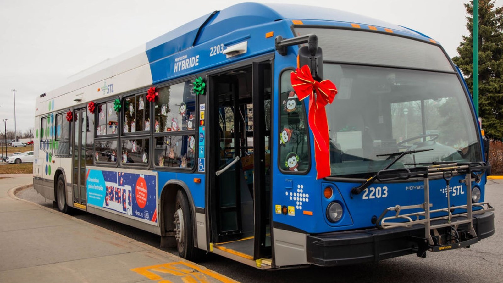 La STL convie la communauté pour remplir un autobus de denrées