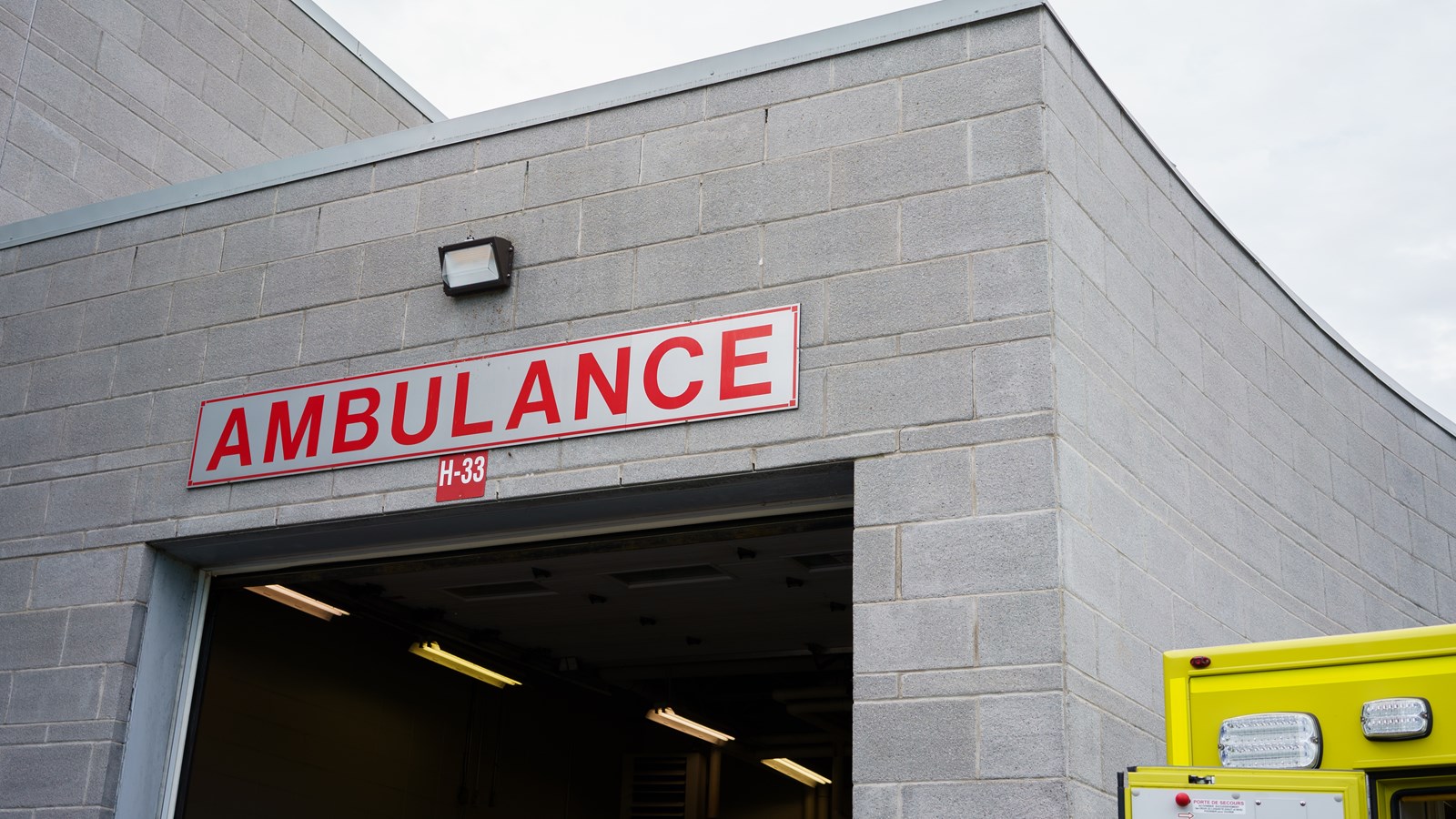 Un manque de places disponibles ferait grimper les délais d'attente aux urgences