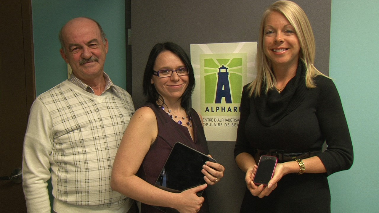 Pour une seconde année, Alphare offrira aux 50 ans et plus de nombreux ateliers gratuits. De gauche à droite : Paul-André Parent, président d’Alphare, Julie-Caroline Gagné, chargée de projet, ainsi que Véronique Poulin, directrice générale d'Alphare.