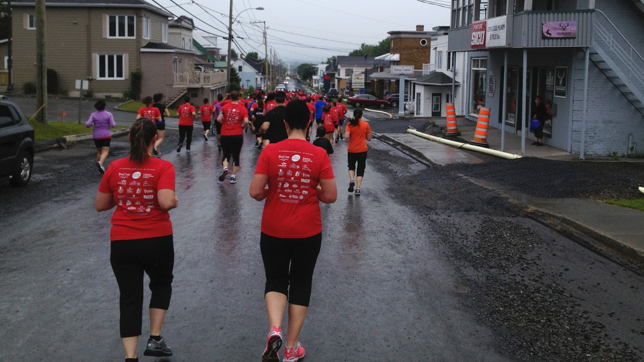 La pluie n'a pas arrêté les coureurs.