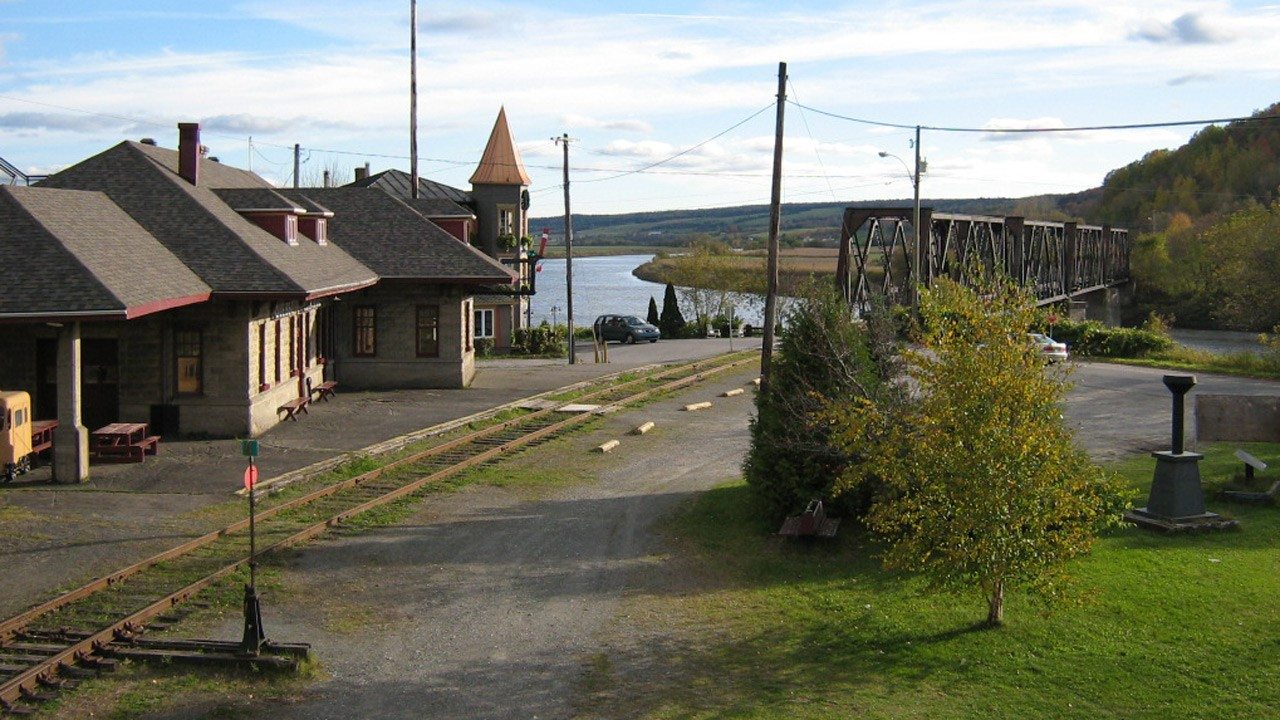 Le Musée Ferroviaire de Beauce et tous ses bénévoles travaillent pour sauvegarder et valoriser l’héritage ferroviaire de la région.
