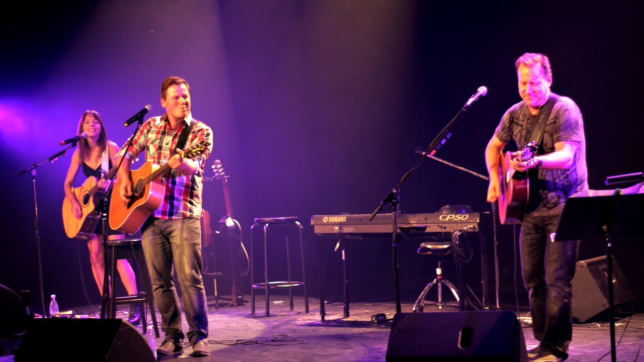 Maxime Landry a assuré la seconde partie du spectacle en compagnie de la chanteuse Amélie Veille et d’Éric Roch à la guitare.