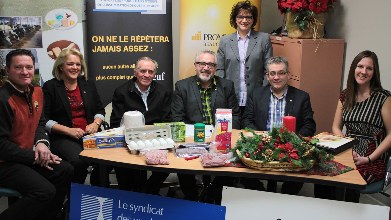 Les producteurs agricoles de la Fédération de l’UPA de Beauce remettent un total de 6 500 $ en denrées et en argent à la banque alimentaire Moisson Beauce.