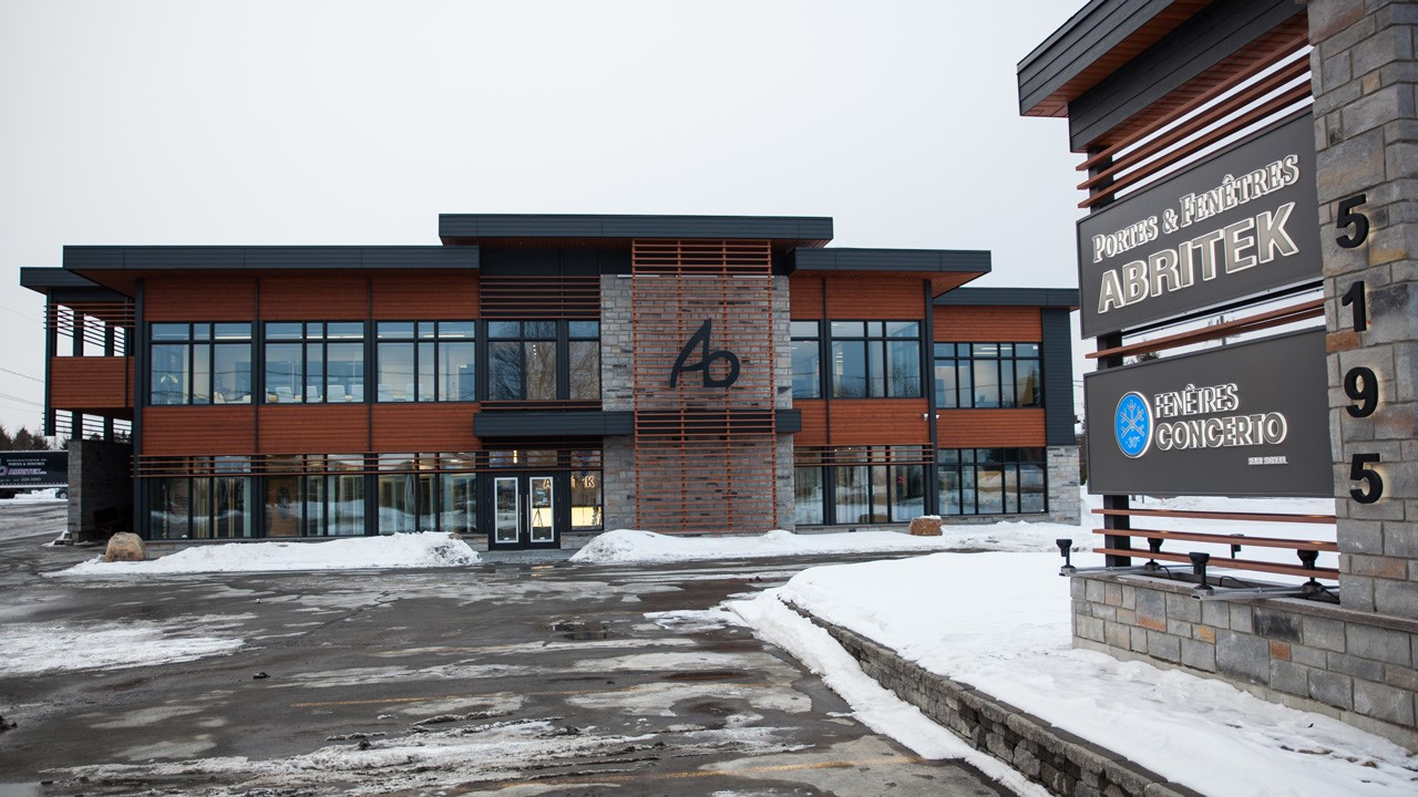 Portes & Fenêtres Abritek, situé au 5195 de la 127e Rue à Saint-Georges. Crédit photo:Kate Kirouac photographe