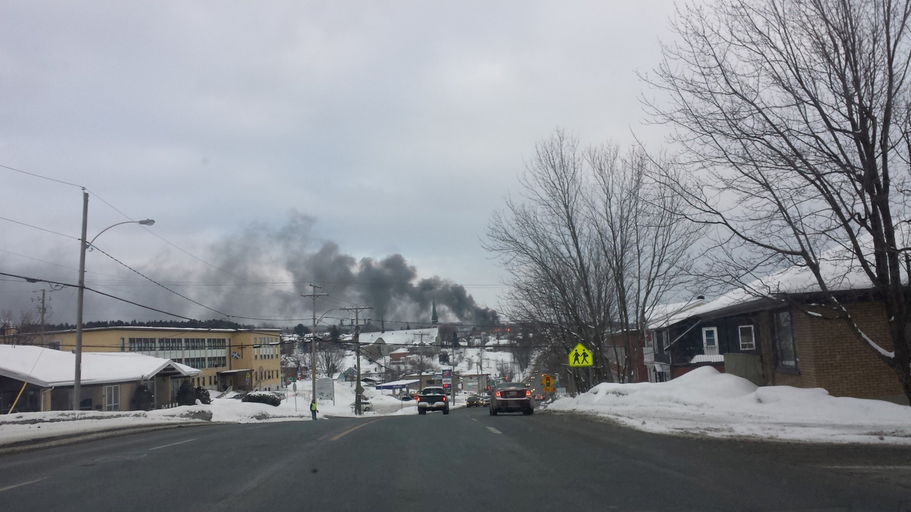 Un feu ravage un immeuble à logements dans la 135e Rue à Saint-Georges