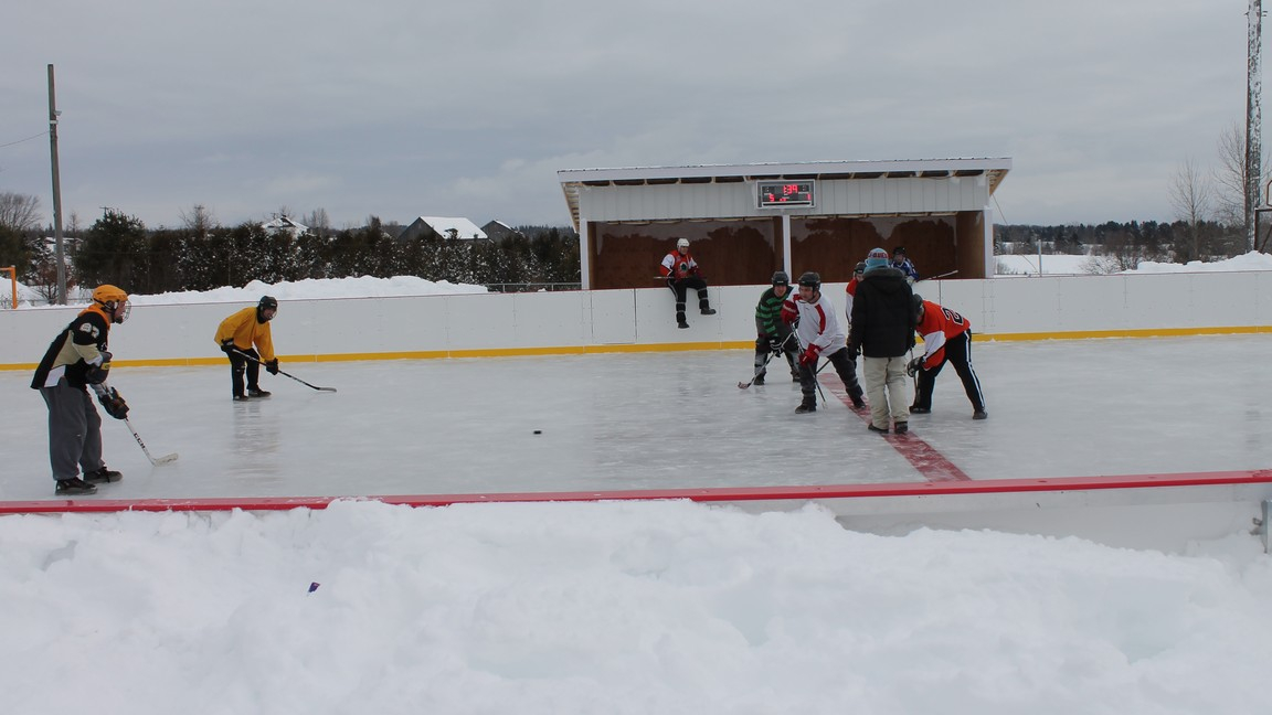 Un tournoi de hockey bottine avait lieu à l'occasion de l'inauguration