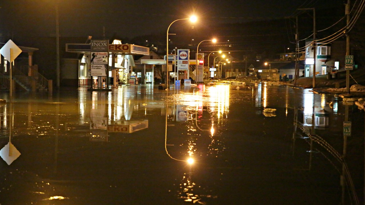 L'eau a envahit le boulevard Renault à plusieurs endroits.