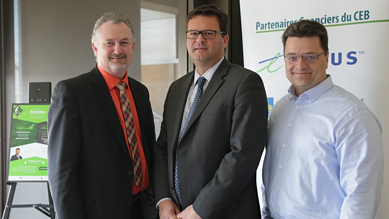 Sur la photo, de gauche à droite : Rémi Fortin, président du comité organisateur, Michel Giroux, président d’honneur de l’événement (Giroux et Lessard), et Denis Breton, président du CEB.