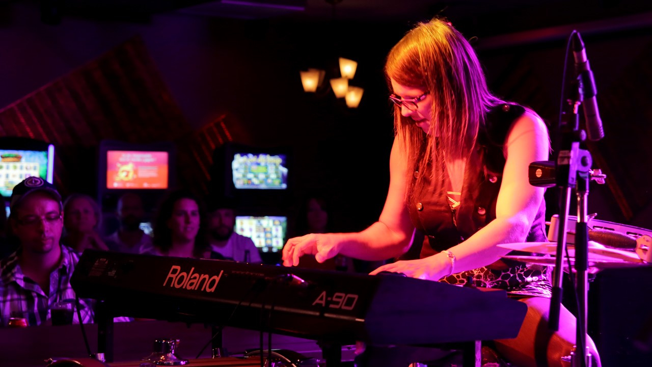 Michelle Lambert (clavier et percussions).