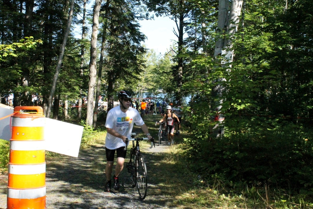 (299 photos) Plus de 150 braves pour le Premier Triathlon du Lac-Poulin