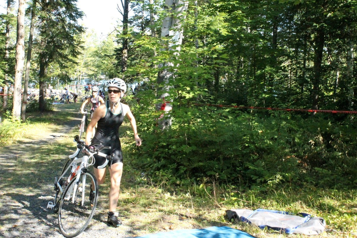 (299 photos) Plus de 150 braves pour le Premier Triathlon du Lac-Poulin