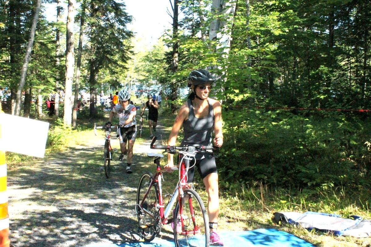 (299 photos) Plus de 150 braves pour le Premier Triathlon du Lac-Poulin