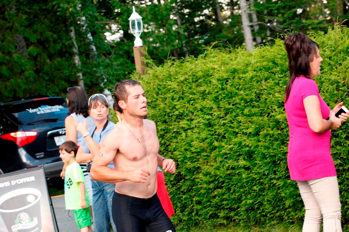 (299 photos) Plus de 150 braves pour le Premier Triathlon du Lac-Poulin