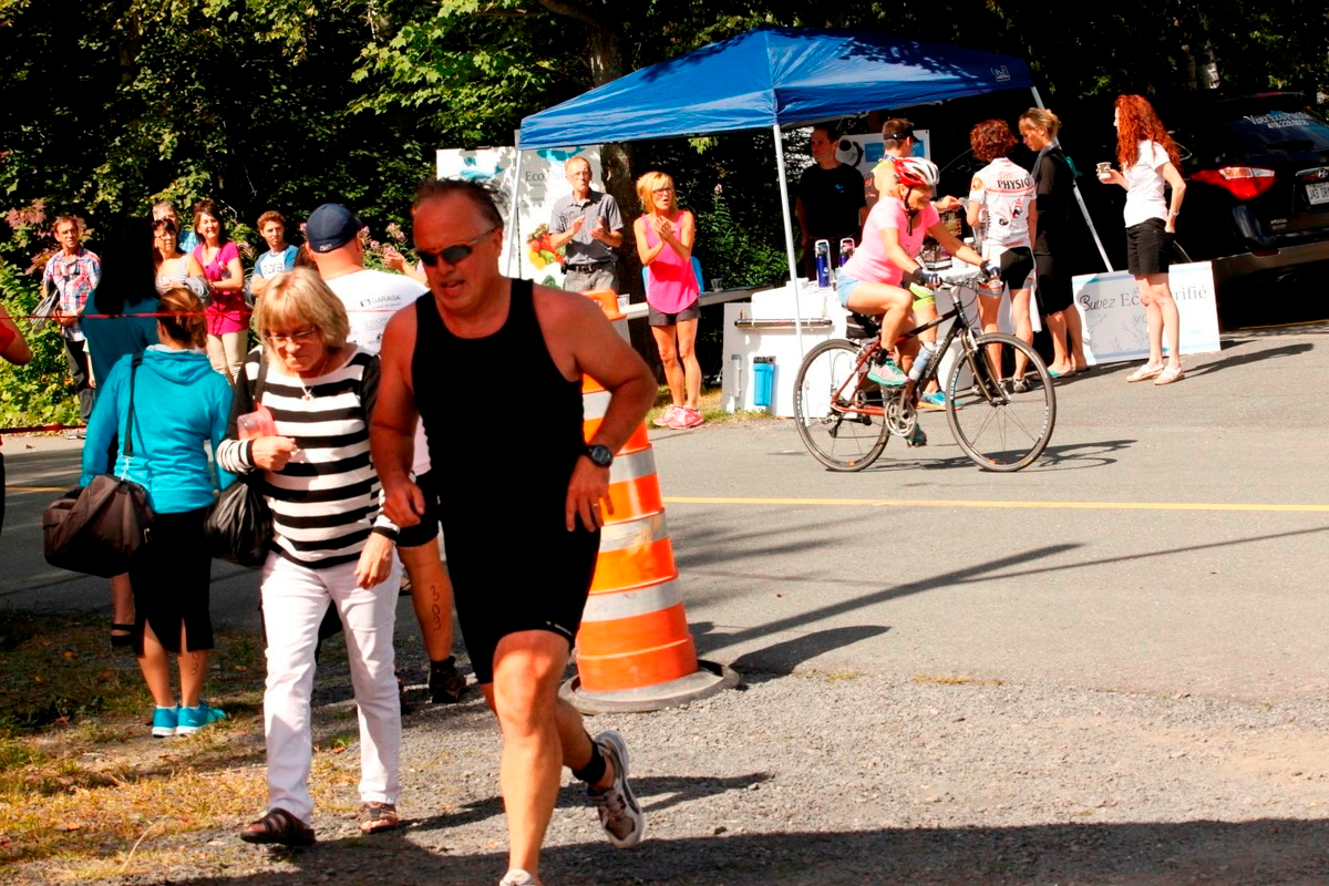 (299 photos) Plus de 150 braves pour le Premier Triathlon du Lac-Poulin