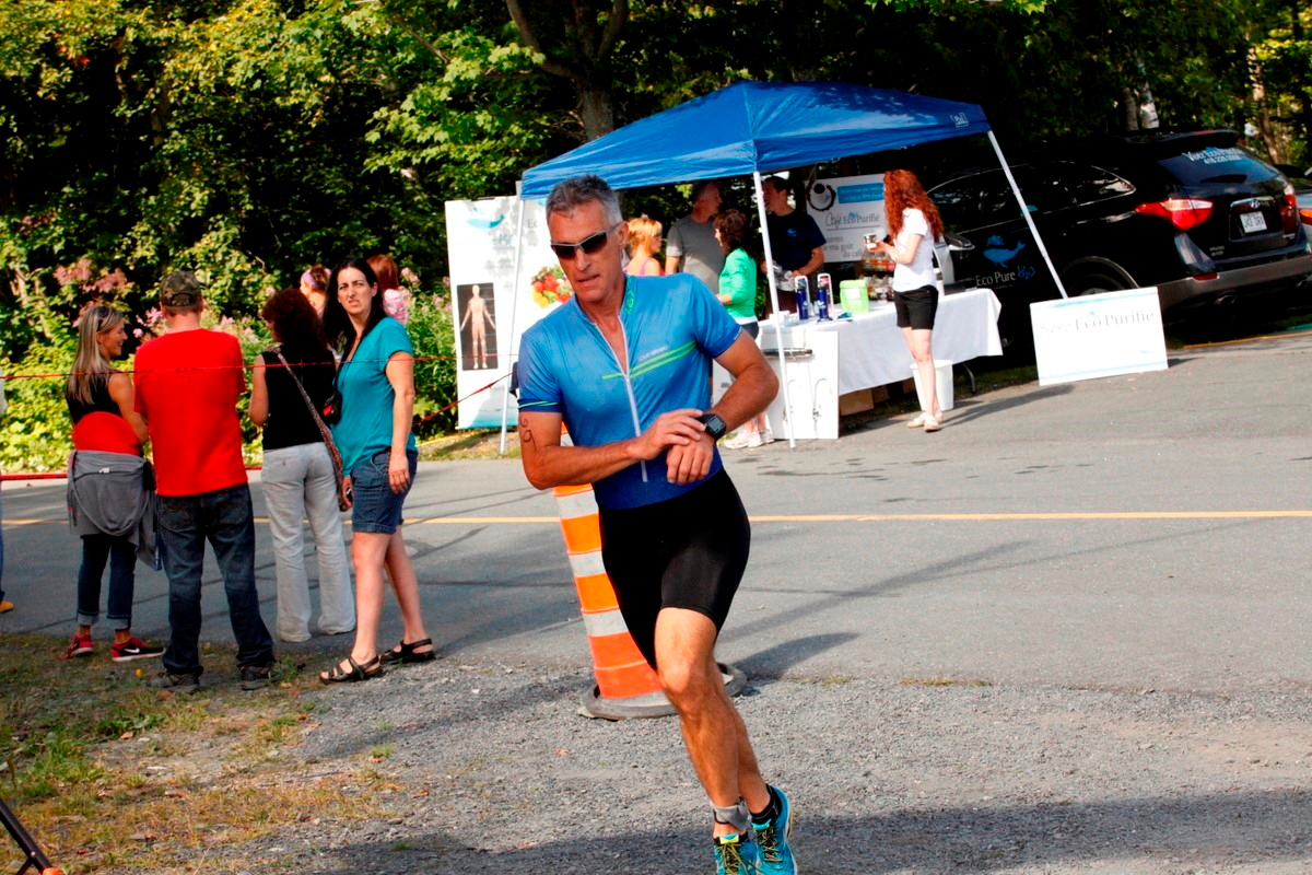 (299 photos) Plus de 150 braves pour le Premier Triathlon du Lac-Poulin