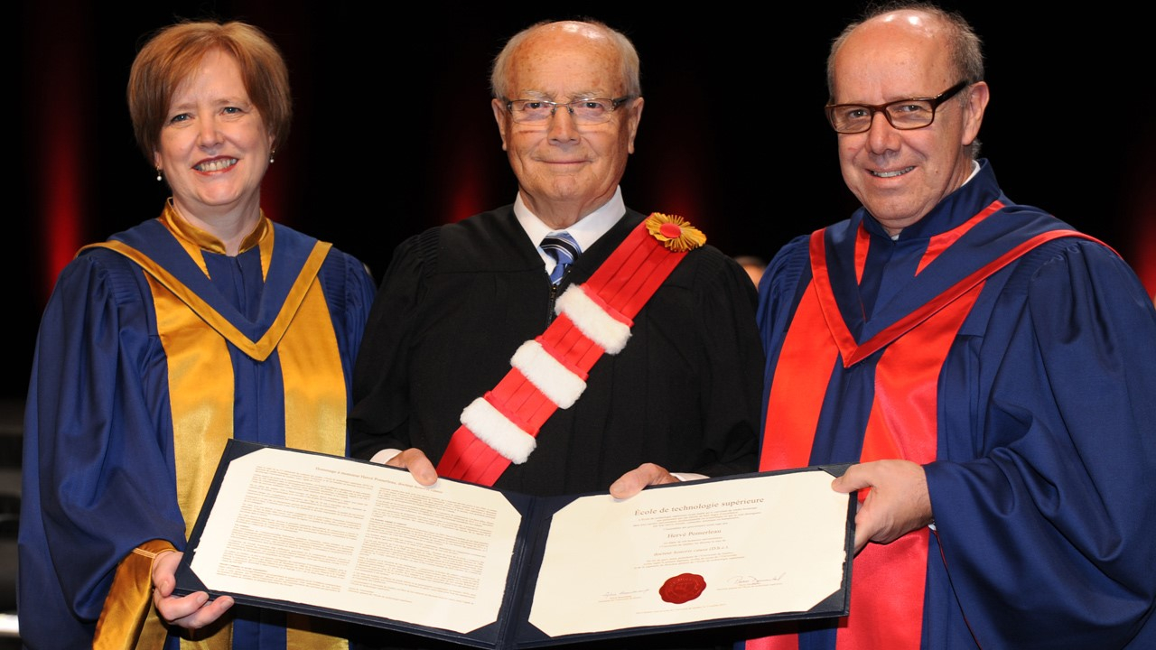 Sur la photo de gauche à droite : Mme Sylvie Beauchamp, présidente de l’Université du Québec, M. Hervé Pomerleau, docteur honoris causa, et M. Pierre Dumouchel, directeur général de l’École de technologie supérieure.