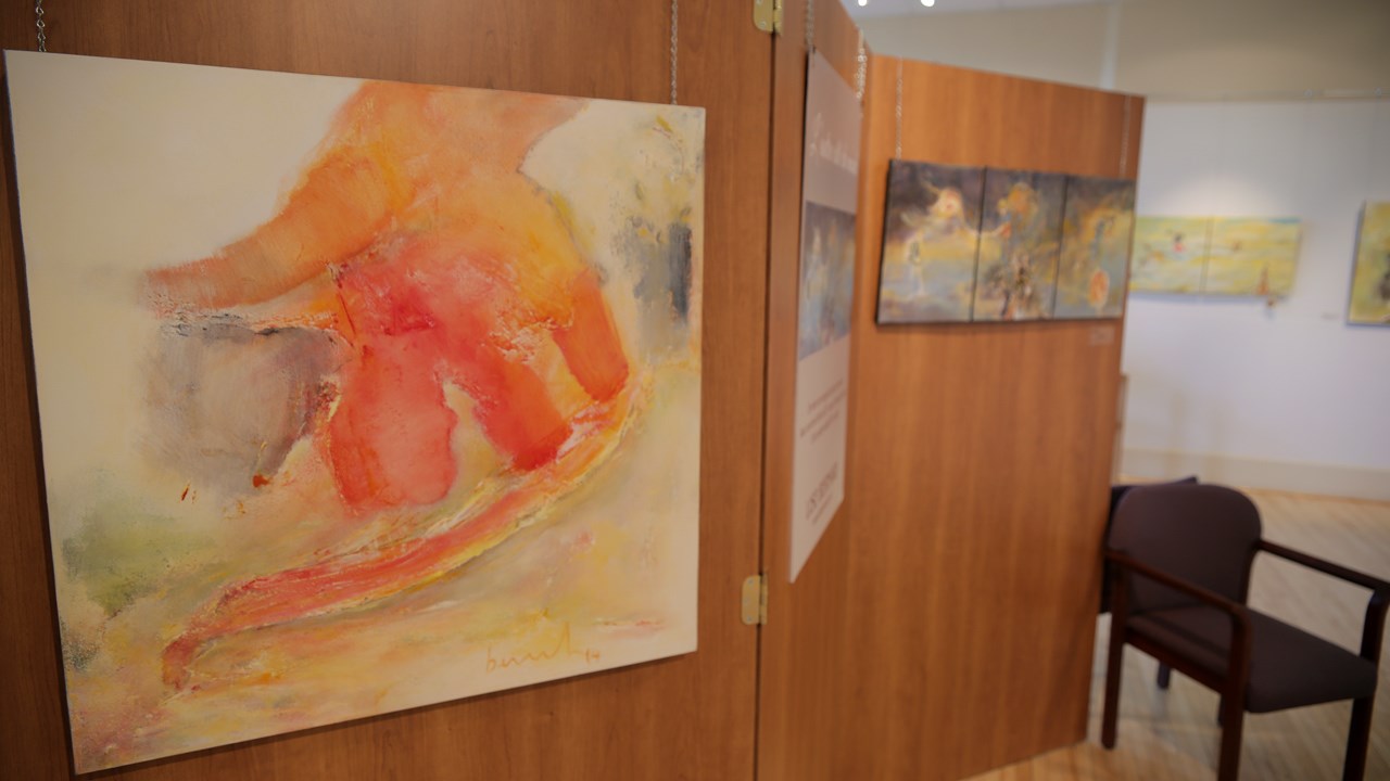 Lise Bernard y présente l’exposition « L’autre côté du monde ».