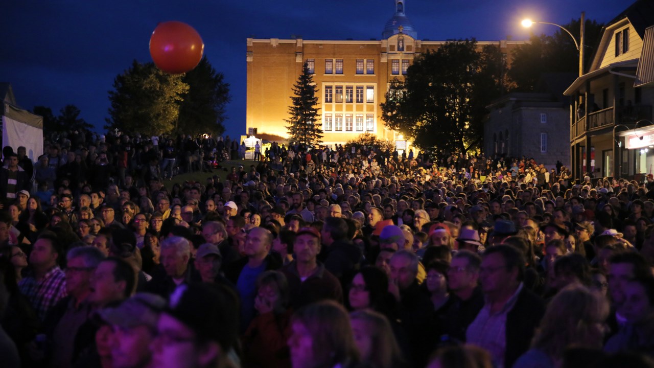 La pluie cède sa place au spectacle lors de la fête du Canada à Saint-Georges