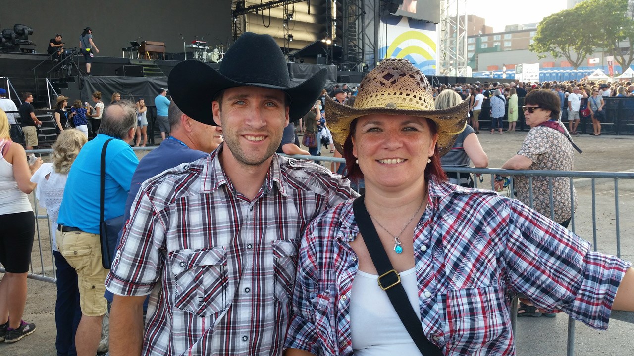 Des fans du Saguenay venus entendre Robby Johnson au FEQ 2015.