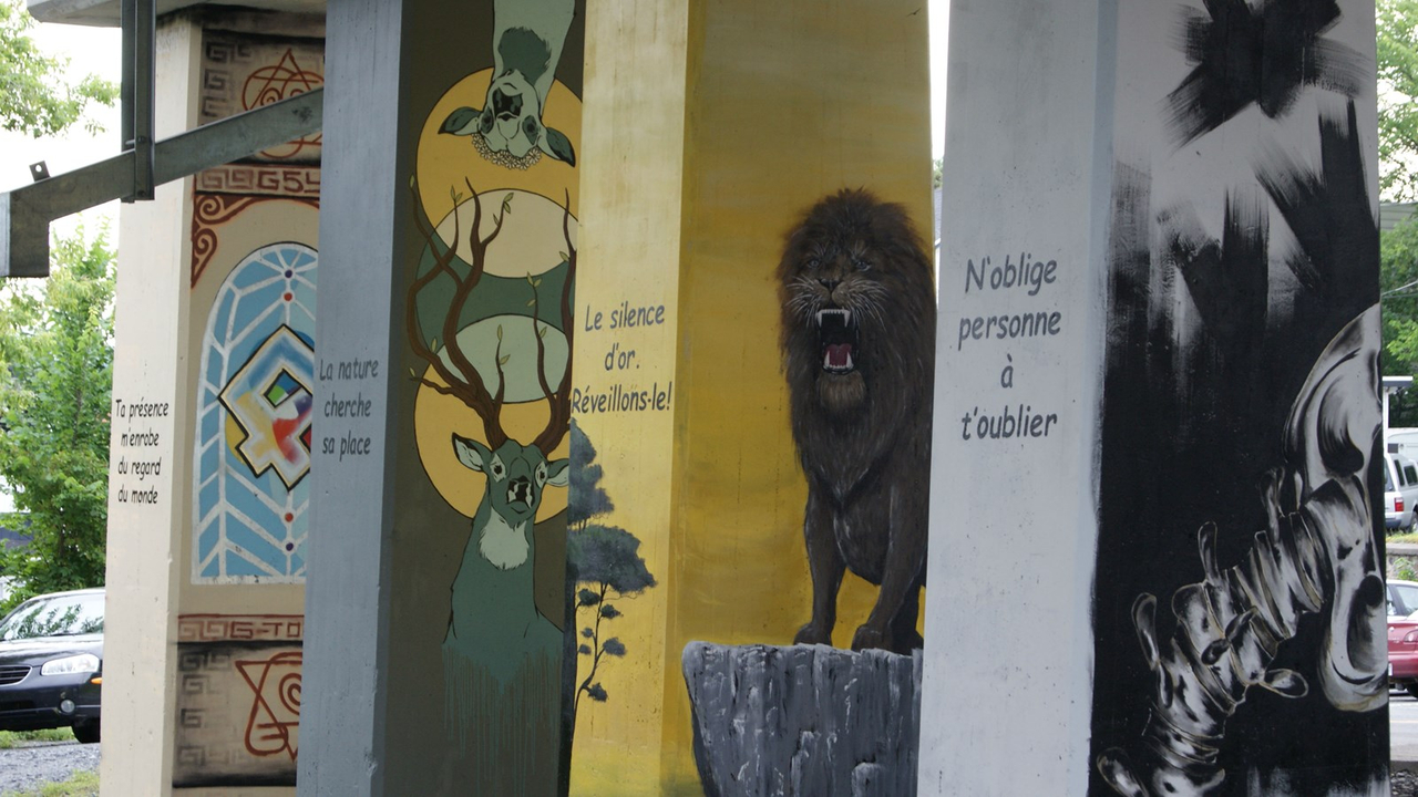 Les artistes de la rue exposent leurs oeuvres sous le viaduc Josaphat-Poulin