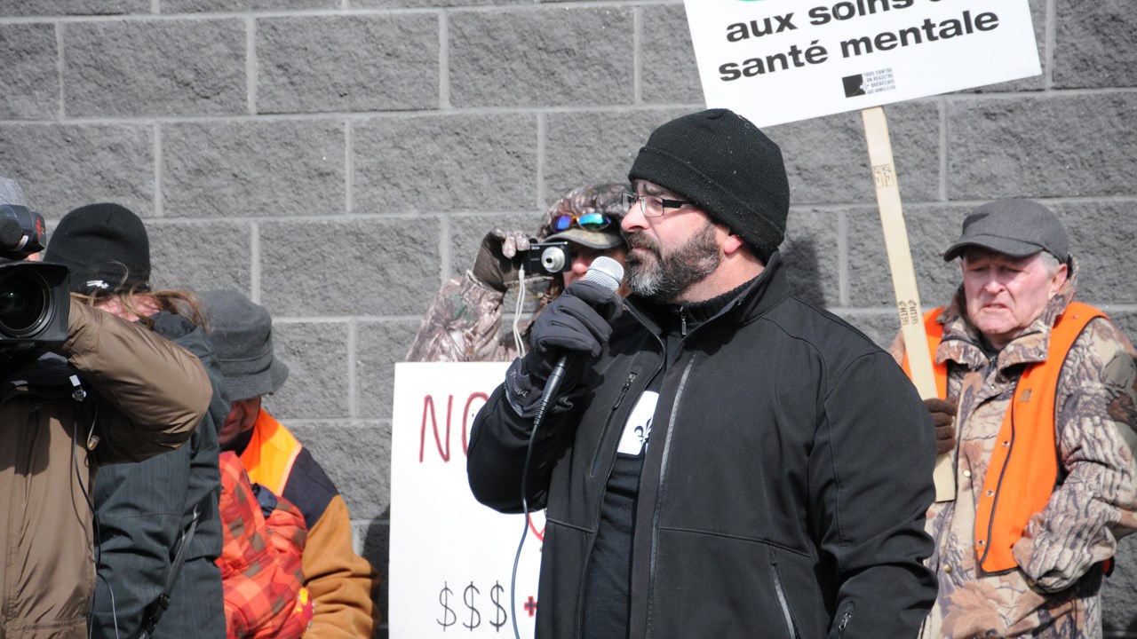 Une centaine de manifestants s'oppose à la création d'un registre québécois d'armes à feu