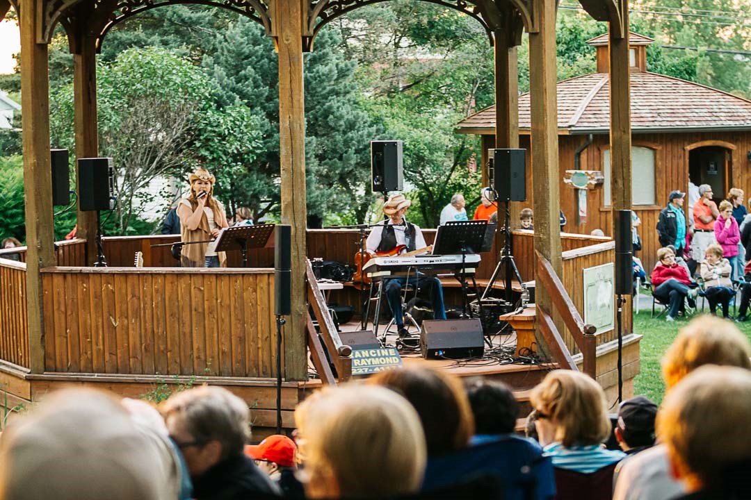 Récital georgien : Francine et Raymond ont fait danser l’arboretum