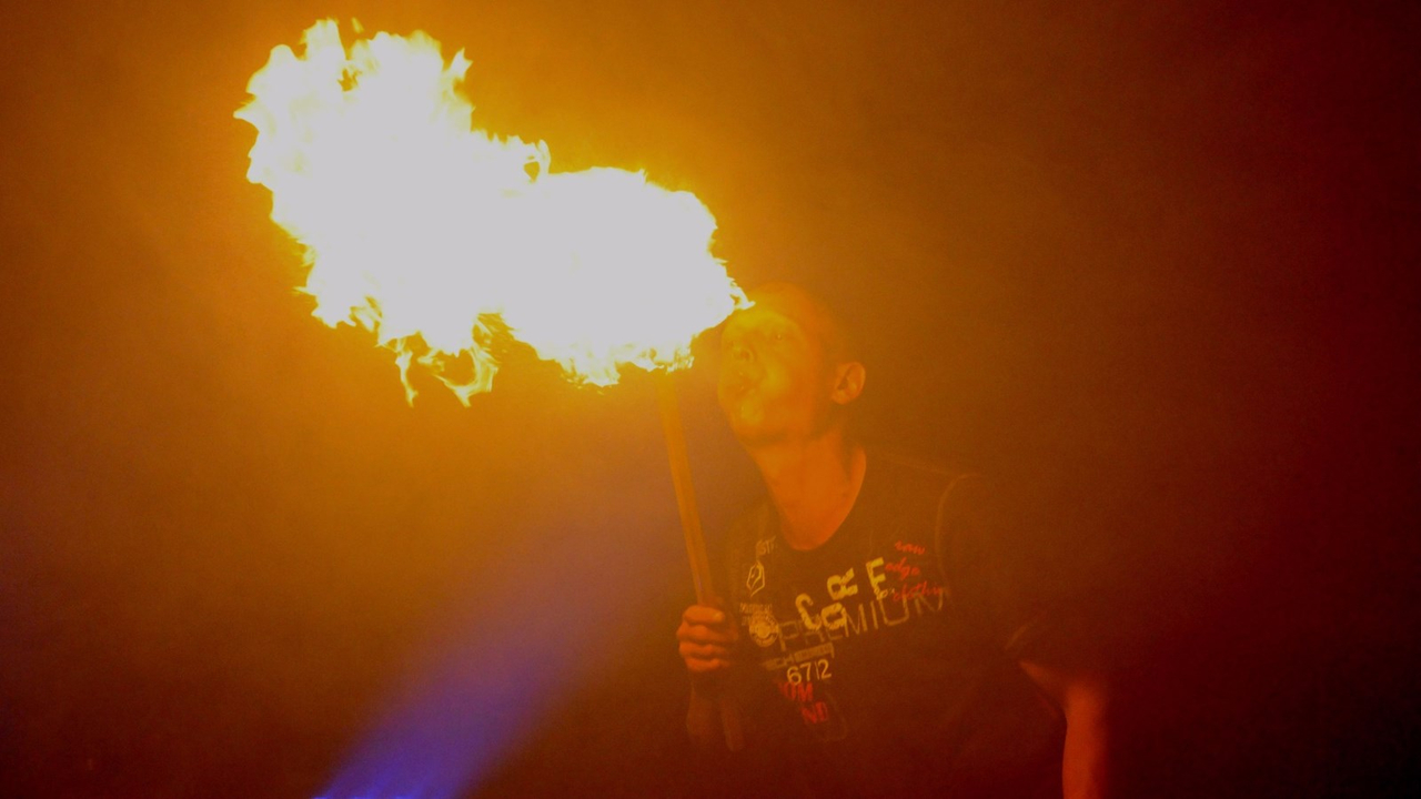 Le cracheur de feu professionnel, Israel lessard