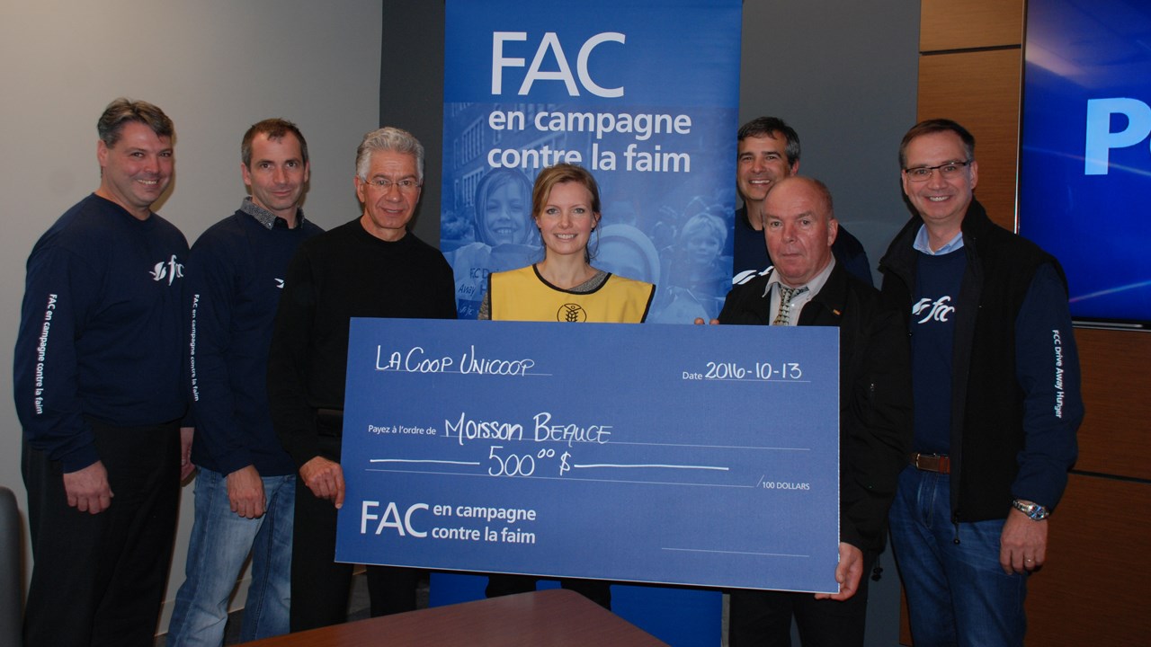 FAC en campagne contre la faim amasse des aliments en Beauce