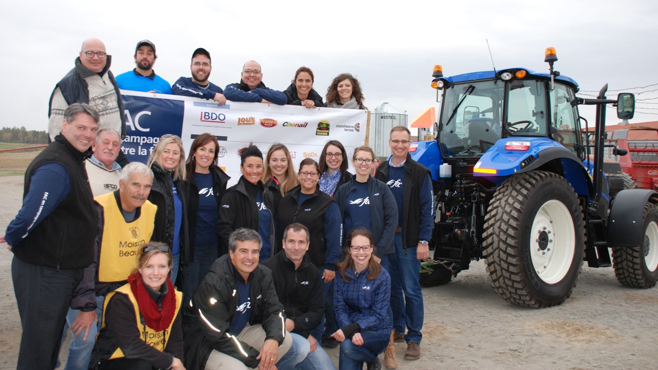 FAC en campagne contre la faim amasse des aliments en Beauce