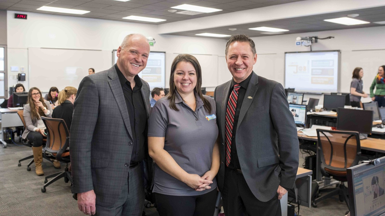 Les trois représentants des MRC beauceronnes participant à l'initiative lancée par La Beauce Embauche avec, à gauche, le directeur du Développement économique Nouvelle Beauce, Claude Drouin, Hélène Latulippe, directrice du Conseil économique de Beauce, pour la MRC Beauce-Sartigan et Daniel Chaîné, directeur du Centre local de développement Robert-Cliche.