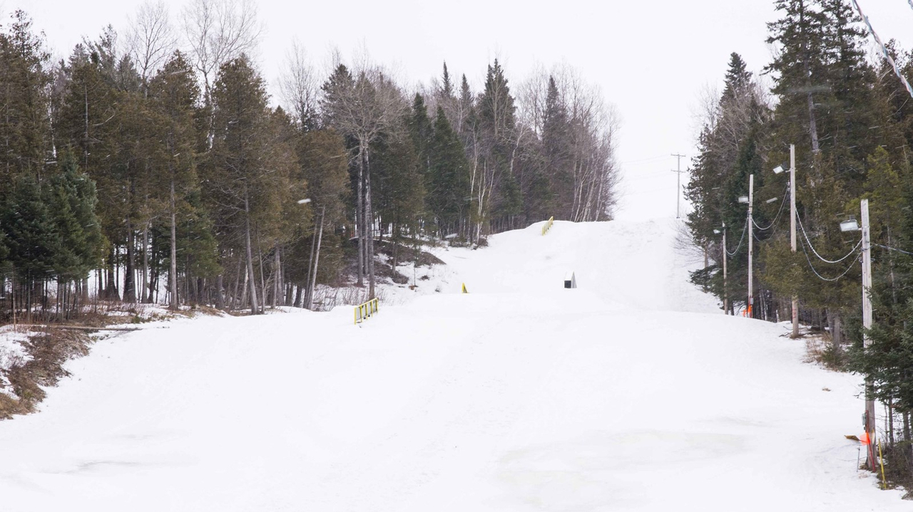 La température très clémente des 10 derniers jours combinée à la pluie a rendu les pistes impraticables.
