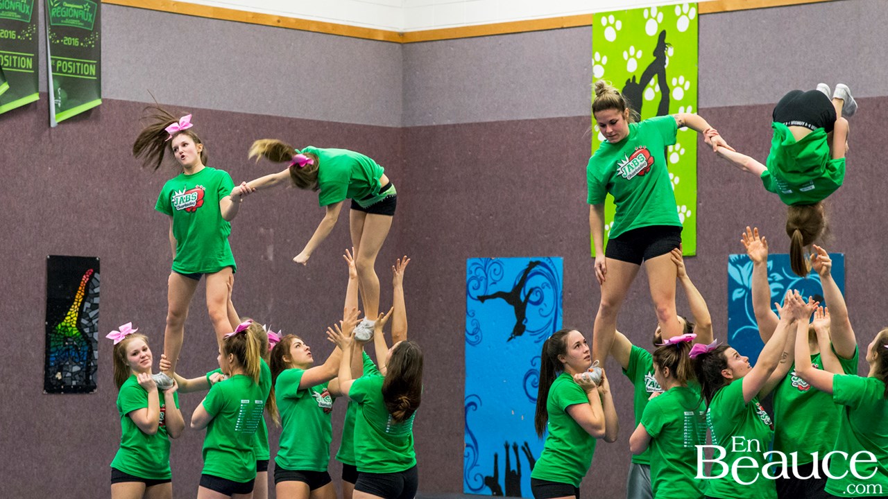 Les Jabs tenteront de se qualifier pour les championnats du monde de cheerleading