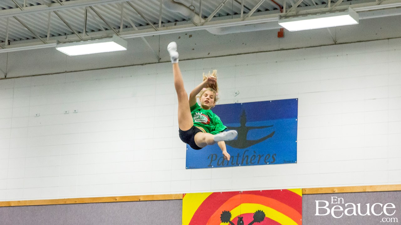 Les Jabs tenteront de se qualifier pour les championnats du monde de cheerleading