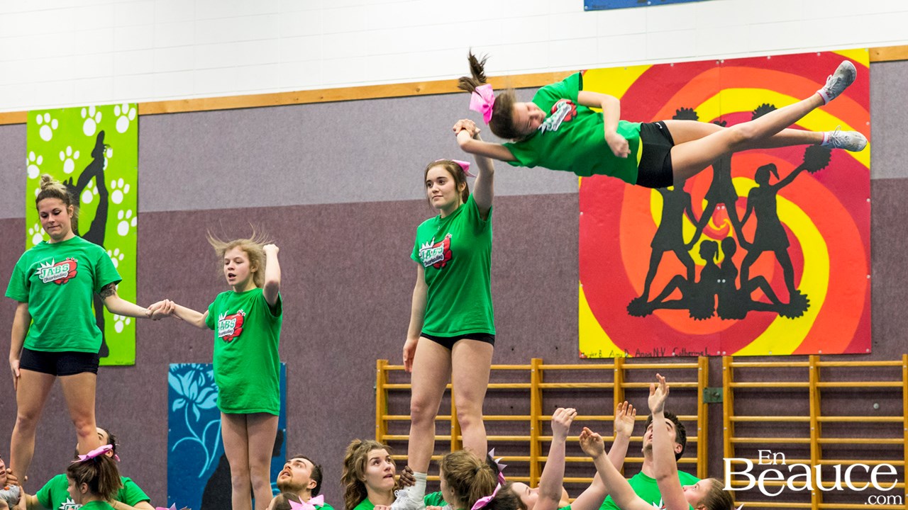 Les Jabs tenteront de se qualifier pour les championnats du monde de cheerleading