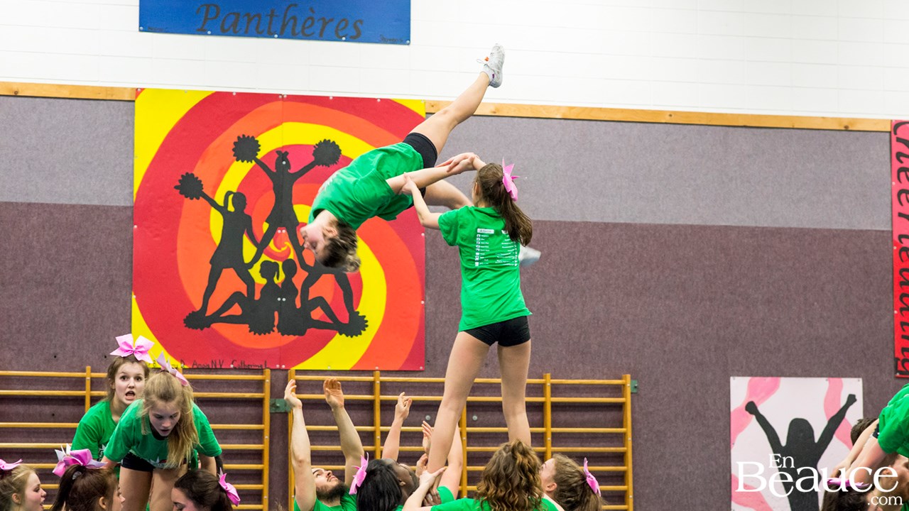Les Jabs tenteront de se qualifier pour les championnats du monde de cheerleading