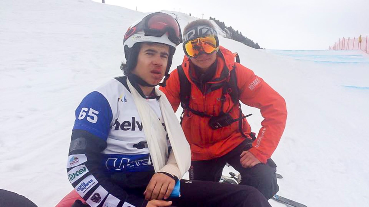 Victime, en Suisse, d'une mauvaise chute ayant entraîné une fracture au bras, le planchiste beauceron Eliot Grondin n'a pas pu prendre part aux qualifications lors de la Coupe du monde. 