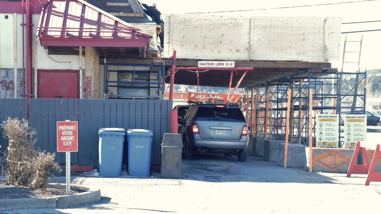 L'avancement actuel des travaux extérieurs au McDonald's sur le boulevard Lacroix à Saint-Georges.