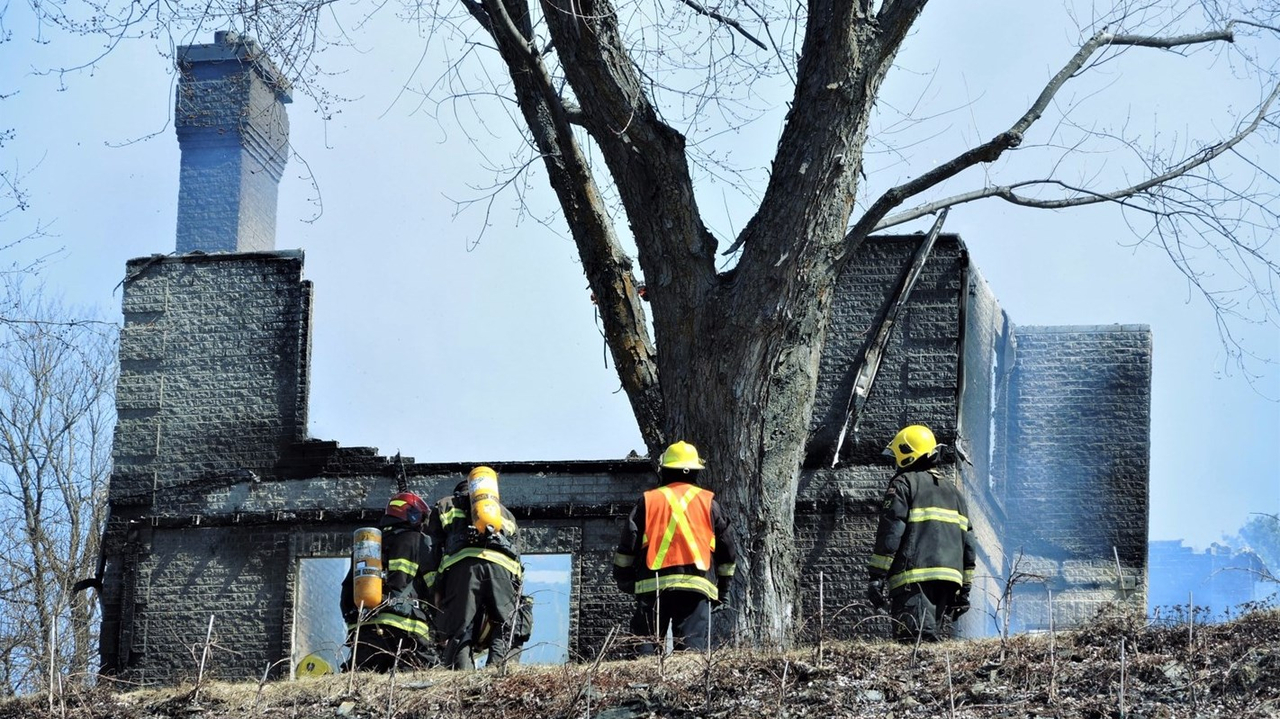 Un incendie s'est déclaré aux alentours de 10 h 40 le 15 avril 2017 près de l'intersection de la 9e Avenue et de la 129e Rue à Beauceville.