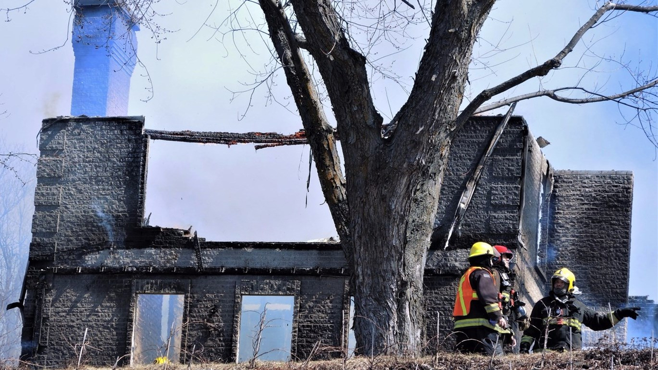 Un incendie s'est déclaré aux alentours de 10 h 40 le 15 avril 2017 près de l'intersection de la 9e Avenue et de la 129e Rue à Beauceville.