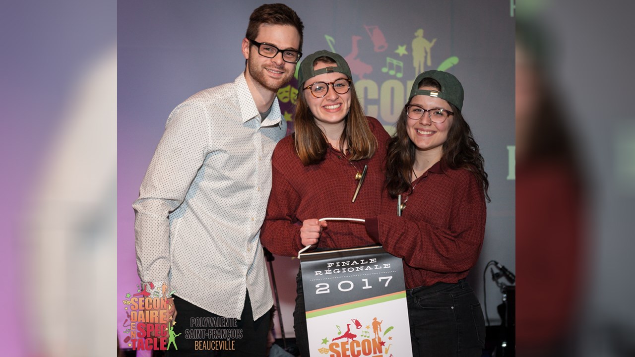 Andréanne Simard et Jade Turcotte de la Polyvalente de Saint-Georges pour leur composition « La mélancolie d’Émilie ». Elles auront la chance de remporter une session d’enregistrement avec le Studio Flexson.