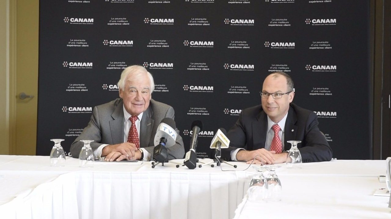 De gauche à droite Marcel Dutil, président du conseil d'administration du Groupe Canam et Marc Dutil, chef de la direction, au cours de la conférence de presse qui a suivi l'assemblée générale de ce matin.