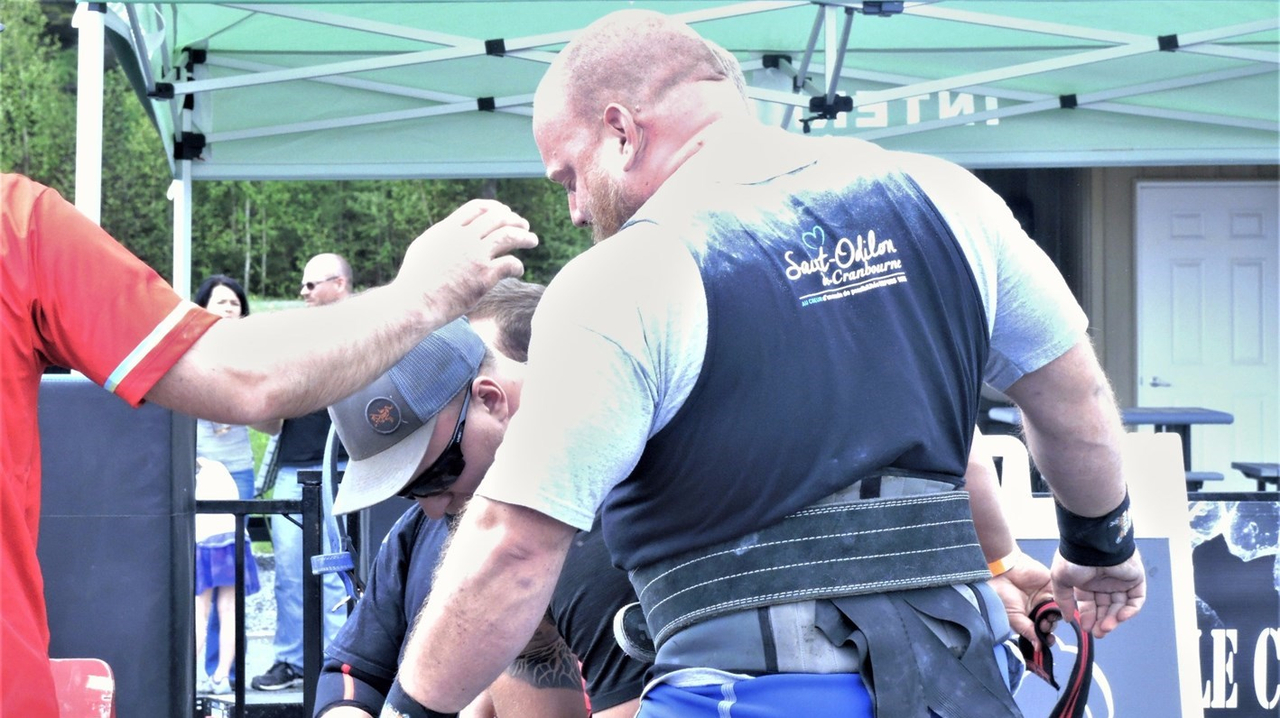 Le Championnat provincial des hommes forts du Québec attire les foules à Saint-Odilon