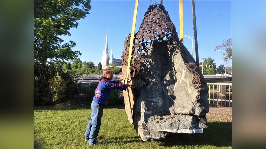 Beauce Art : la 1re sculpture de l'édition 2017 est complétée et installée