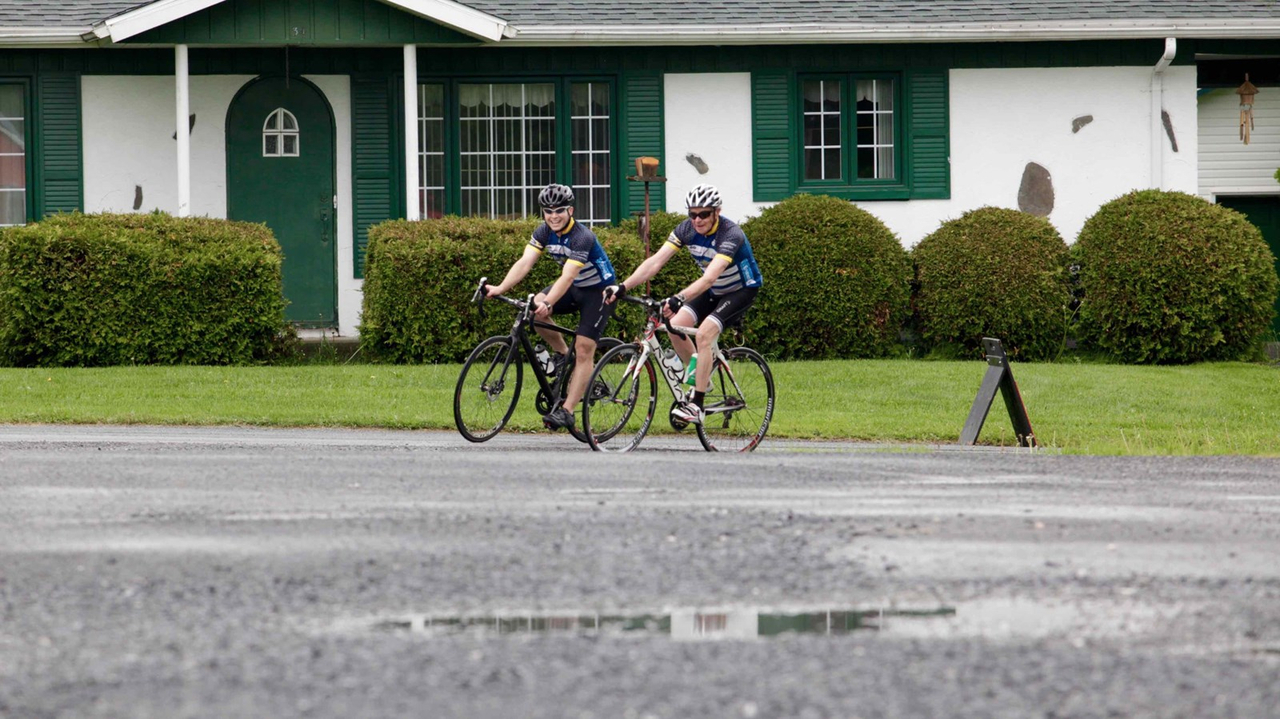 La grêle, le vent, la pluie : rien n'arrête les cyclistes du Défi Tour de Beauce 2017