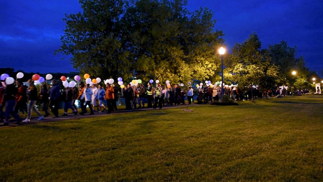 Entre 150 et 200 personnes sont venues marcher à St-Georges pour célébrer le solstice