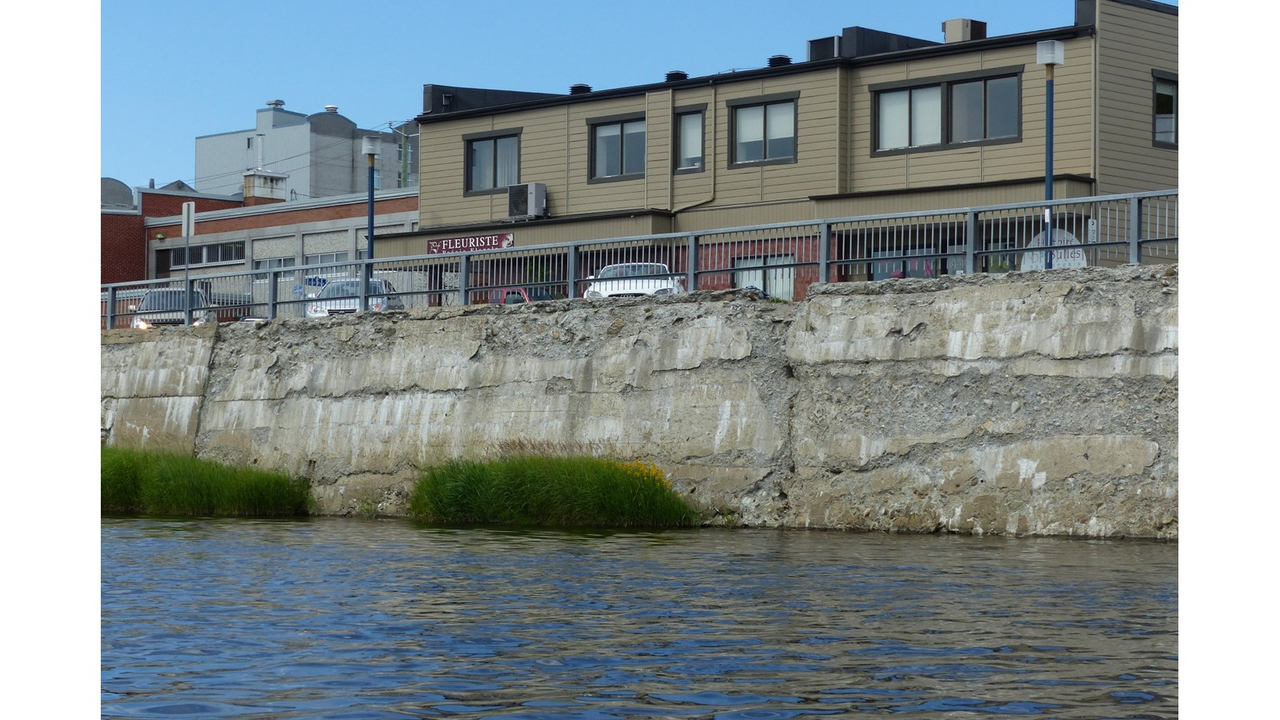L'état du mur de soutènement de la Promenade Redmond à Saint-Georges en date du vendredi 14 juillet 2017.